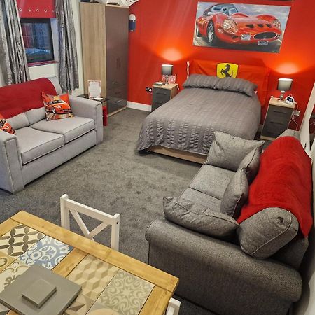 Joiners Arms - Studio Apartments Market Drayton Exteriör bild