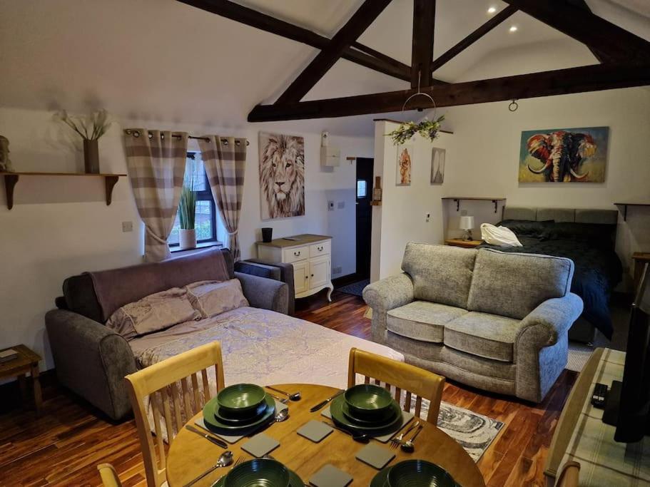 Joiners Arms - Studio Apartments Market Drayton Exteriör bild