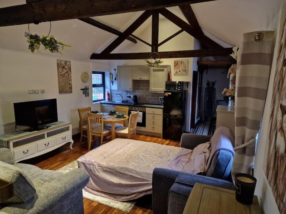 Joiners Arms - Studio Apartments Market Drayton Exteriör bild