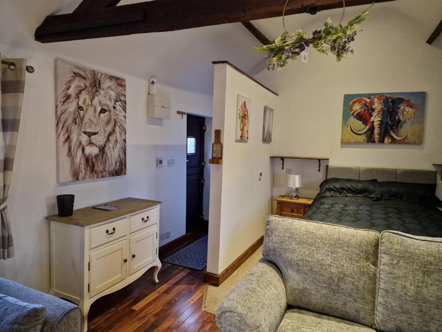 Joiners Arms - Studio Apartments Market Drayton Exteriör bild