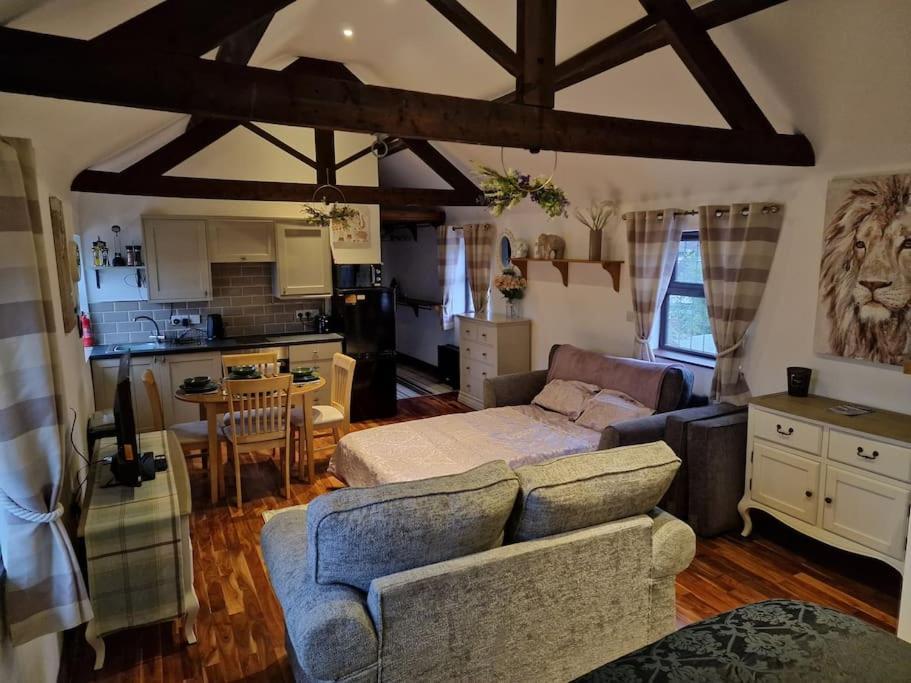 Joiners Arms - Studio Apartments Market Drayton Exteriör bild
