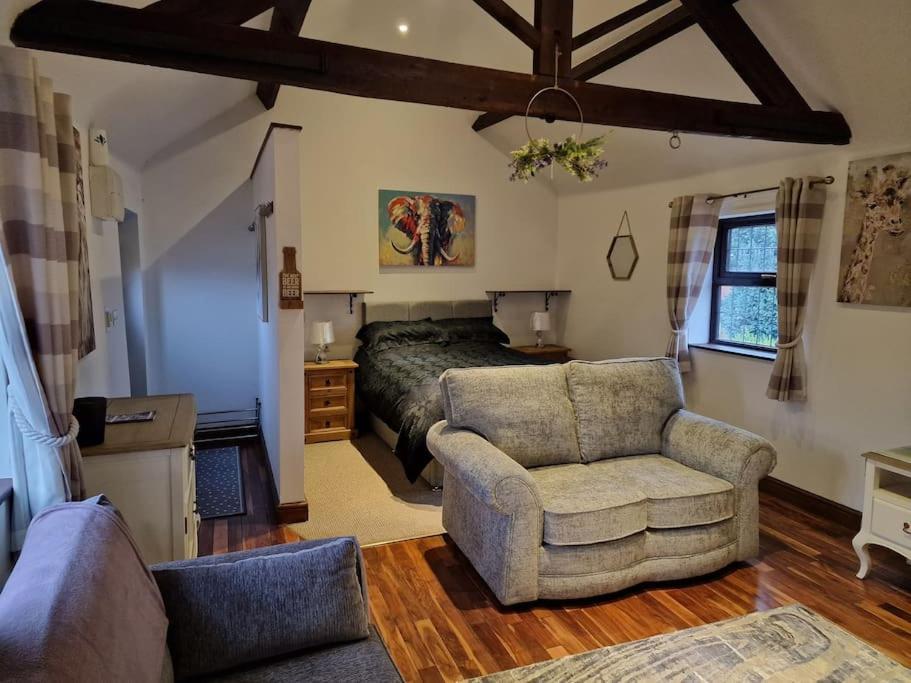 Joiners Arms - Studio Apartments Market Drayton Exteriör bild