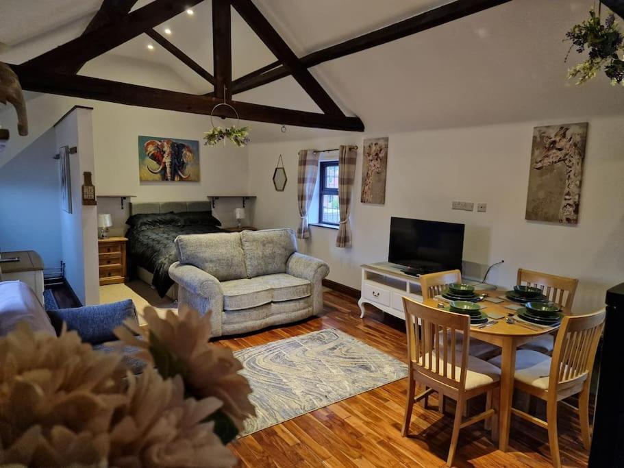 Joiners Arms - Studio Apartments Market Drayton Exteriör bild