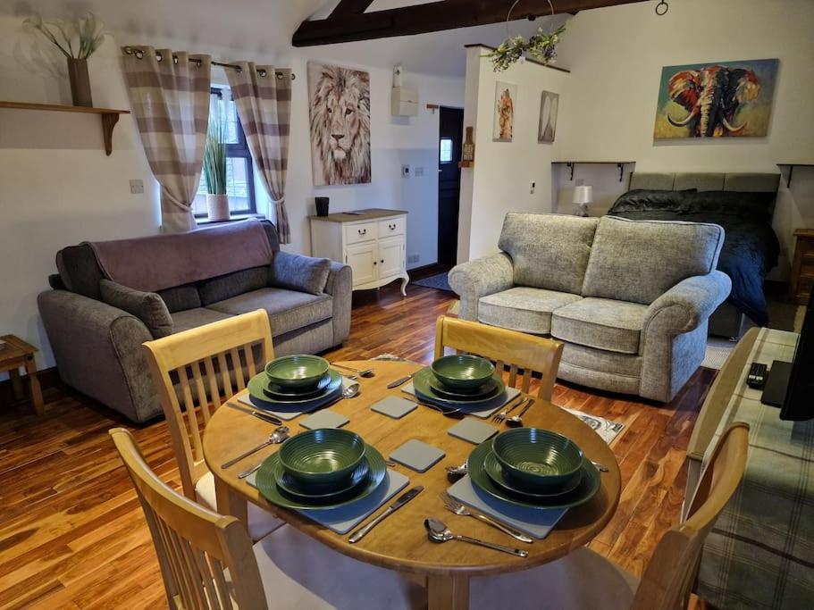 Joiners Arms - Studio Apartments Market Drayton Exteriör bild